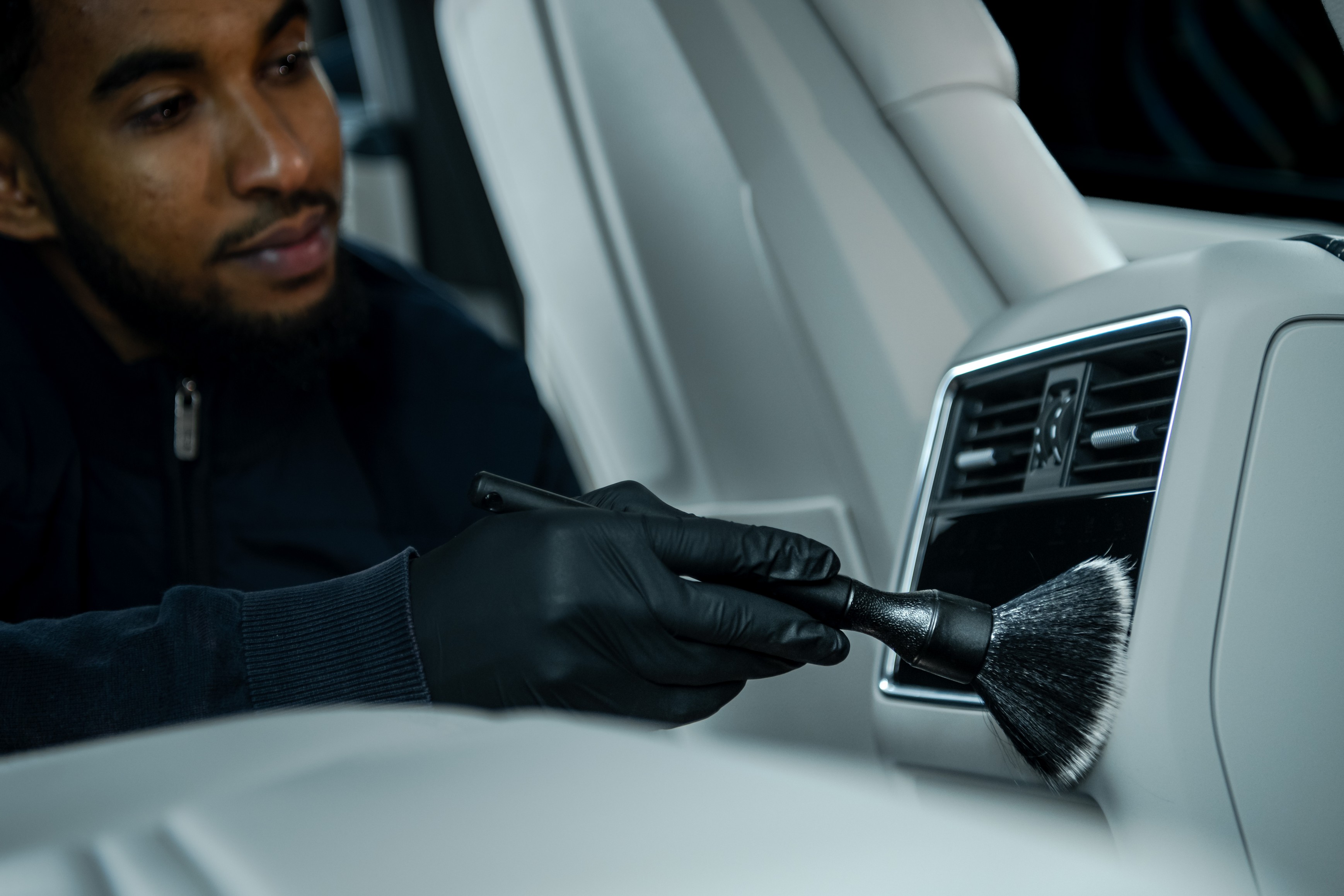 stof verwijderen uit roosters